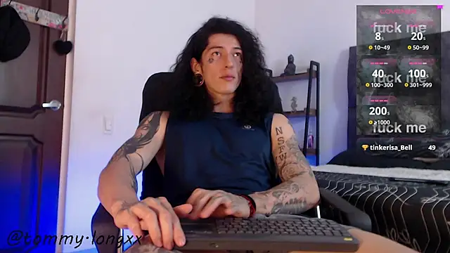 tommylongxx online show from October 16, 2025, 2:45 am