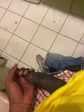 Snapshot of amiable12 chatting on February 7, 2026, 10:35 pm amiable12 online show from February 7, 2026, 10:35 pm