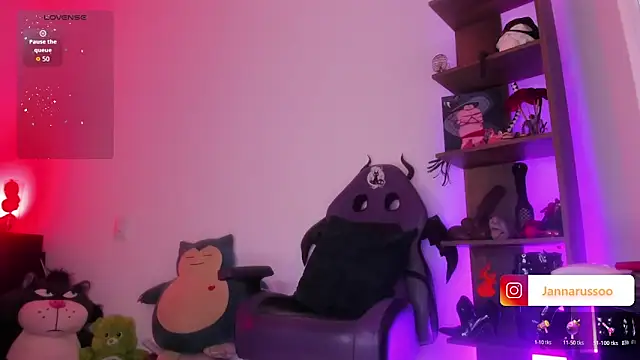 EmmaRusso online show from April 8, 2026, 7:36 pm