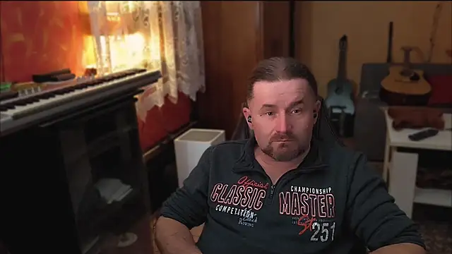 Mosiadz1975 online show from March 2, 2025, 10:59 pm