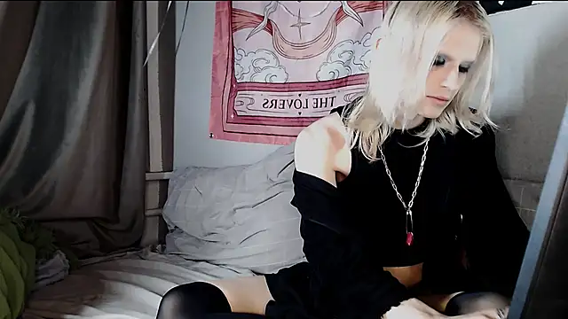 Snapshot of Alien_Bella chatting on June 4, 2026, 11:55 pm Alien Bella online show from June 4, 2026, 11:55 pm