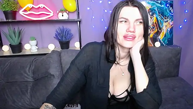 Snapshot of MilaLoona chatting on January 23, 2025, 4:15 pm MilaLoona online show from January 23, 2025, 4:15 pm