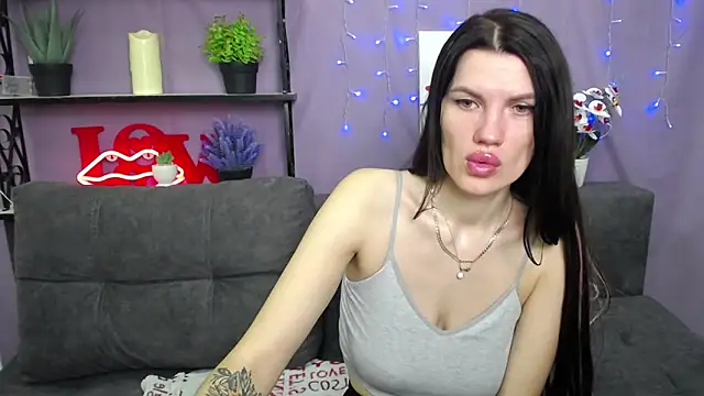 Snapshot of MilaLoona chatting on March 21, 2025, 7:00 am MilaLoona online show from March 21, 2025, 7:00 am