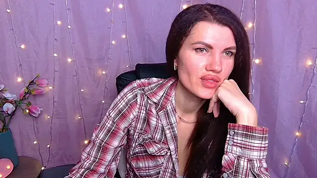 Snapshot of MilaLoona chatting on March 1, 2026, 7:32 am MilaLoona online show from March 1, 2026, 7:32 am