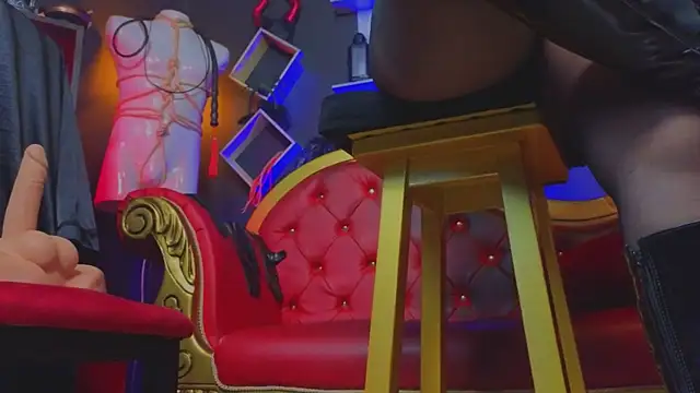 PerlaDivaio online show from December 2, 2024, 1:02 pm