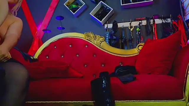 PerlaDivaio online show from September 19, 2025, 2:40 pm