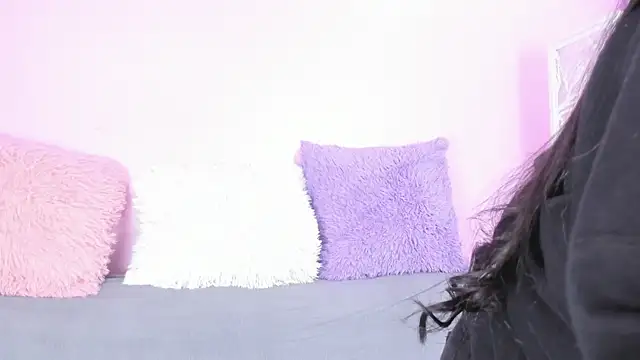 miss soffi  online show from September 13, 2025, 12:27 pm