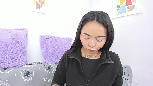 miss soffi  online show from October 16, 2025, 12:28 pm