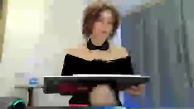 Snapshot of elenaza chatting on June 5, 2026, 5:29 pm elenaza online show from June 5, 2026, 5:29 pm