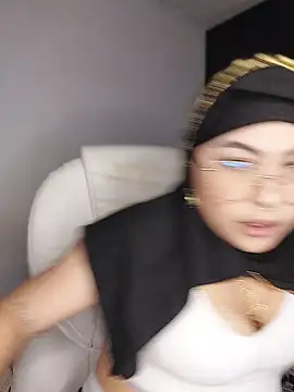 Hana    online show from March 23, 2026, 11:42 pm