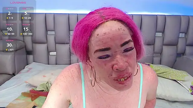 Kittywhiteass online show from November 27, 2025, 4:03 am