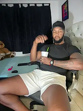 Snapshot of blackdrey18 chatting on June 21, 2026, 3:31 am blackdrey18 online show from June 21, 2026, 3:31 am
