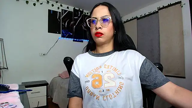 Snapshot of yesie_hot chatting on June 17, 2026, 2:25 am yesie hot online show from June 17, 2026, 2:25 am