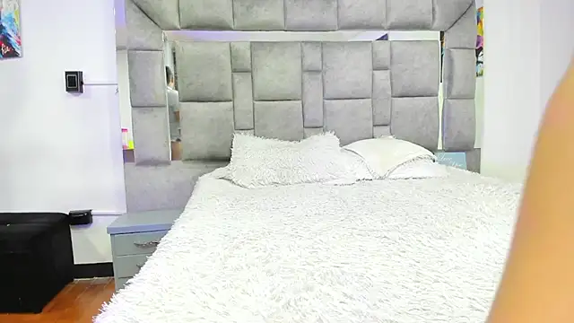 Candy And Andy  online show from February 5, 2026, 4:39 am