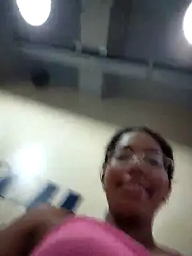 Snapshot of SheenaBrooke chatting on March 5, 2026, 3:35 am SheenaBrooke online show from March 5, 2026, 3:35 am