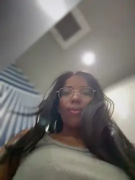 Snapshot of SheenaBrooke chatting on April 1, 2026, 3:51 am SheenaBrooke online show from April 1, 2026, 3:51 am