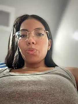 Snapshot of SheenaBrooke chatting on April 3, 2026, 3:59 am SheenaBrooke online show from April 3, 2026, 3:59 am