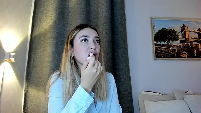 Assh lee  online show from October 21, 2025, 1:12 pm