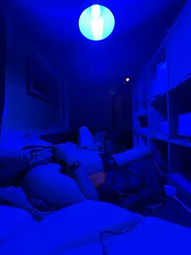 cumhungrybottom4u online show from March 13, 2026, 8:32 am