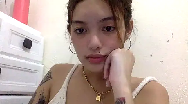 AlexandraMooree online show from February 23, 2025, 1:53 pm