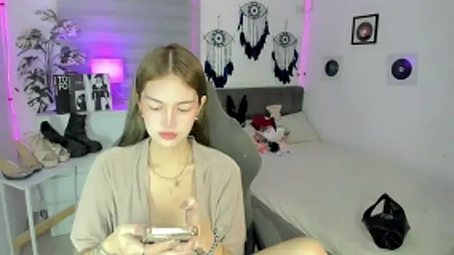 Snapshot of AlexandraMooree chatting on April 2, 2026, 9:12 pm AlexandraMooree online show from April 2, 2026, 9:12 pm