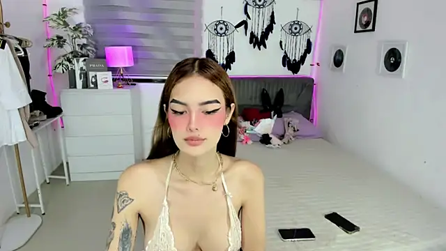 Snapshot of AlexandraMooree chatting on June 15, 2026, 9:28 pm AlexandraMooree online show from June 15, 2026, 9:28 pm