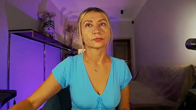 ZoeGrant online show from October 13, 2025, 5:35 pm