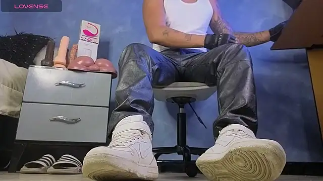 TomLover 12 online show from March 3, 2026, 11:38 am