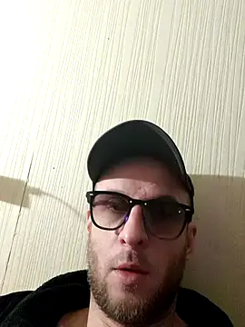 Snapshot of Super4len20 chatting on November 17, 2025, 8:47 pm Super4len20 online show from November 17, 2025, 8:47 pm