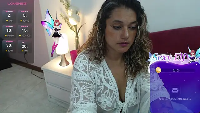 Snapshot of Sofii_Diaz chatting on December 6, 2024, 9:46 pm Sofii Diaz online show from December 6, 2024, 9:46 pm