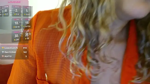 Snapshot of Sofii_Diaz chatting on January 13, 2025, 10:13 pm Sofii Diaz online show from January 13, 2025, 10:13 pm