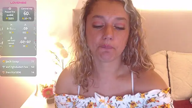 Snapshot of Sofii_Diaz chatting on January 25, 2025, 10:18 pm Sofii Diaz online show from January 25, 2025, 10:18 pm