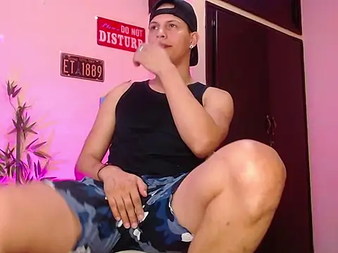 Snapshot of DavidNeill chatting on December 21, 2024, 6:34 pm DavidNeill online show from December 21, 2024, 6:34 pm