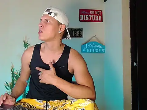 Snapshot of DavidNeill chatting on December 22, 2024, 10:47 pm DavidNeill online show from December 22, 2024, 10:47 pm