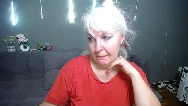Snapshot of BlondyLeeBest chatting on May 6, 2026, 6:35 pm BlondyLeeBest online show from May 6, 2026, 6:35 pm