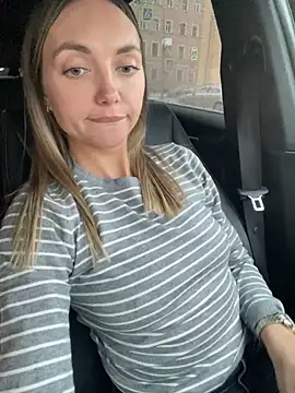 Snapshot of AngelinaMoore chatting on February 18, 2025, 2:27 pm AngelinaMoore online show from February 18, 2025, 2:27 pm