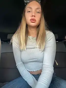 Snapshot of AngelinaMoore chatting on February 26, 2025, 11:09 am AngelinaMoore online show from February 26, 2025, 11:09 am