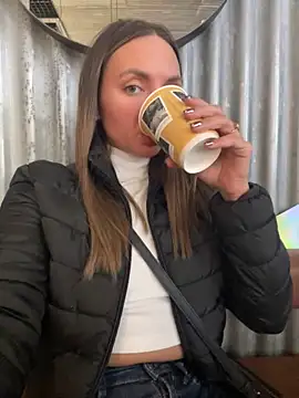 Snapshot of AngelinaMoore chatting on March 18, 2025, 11:19 am AngelinaMoore online show from March 18, 2025, 11:19 am