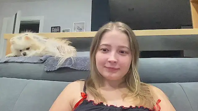 Snapshot of CharmingSarah chatting on September 17, 2025, 4:30 pm CharmingSarah online show from September 17, 2025, 4:30 pm