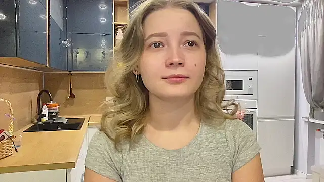 Snapshot of CharmingSarah chatting on September 27, 2025, 3:28 pm CharmingSarah online show from September 27, 2025, 3:28 pm