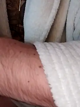 LoGaNfree88 online show from March 17, 2026, 1:21 am