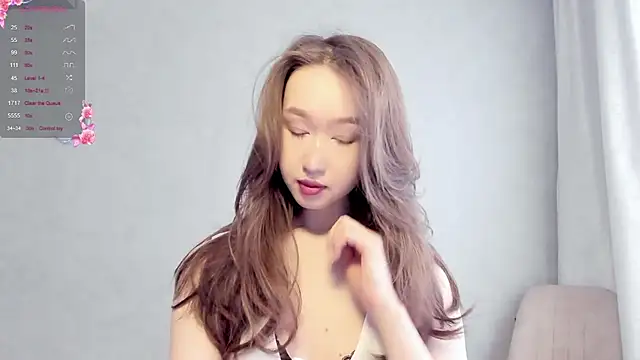  luna 022 online show from March 22, 2025, 7:04 am