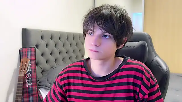 Snapshot of SasukeUhchiaa chatting on December 2, 2024, 5:15 pm SasukeUhchiaa online show from December 2, 2024, 5:15 pm