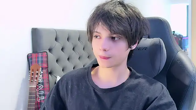 Snapshot of SasukeUhchiaa chatting on December 3, 2024, 8:39 pm SasukeUhchiaa online show from December 3, 2024, 8:39 pm