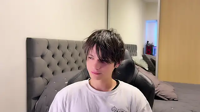 Snapshot of SasukeUhchiaa chatting on January 3, 2025, 9:58 am SasukeUhchiaa online show from January 3, 2025, 9:58 am