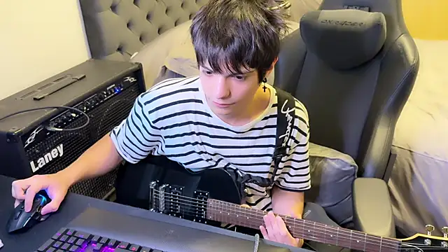 Snapshot of SasukeUhchiaa chatting on March 8, 2025, 4:50 pm SasukeUhchiaa online show from March 8, 2025, 4:50 pm