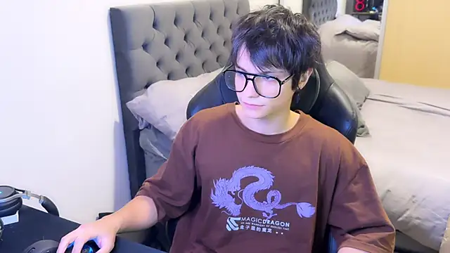 Snapshot of SasukeUhchiaa chatting on March 11, 2025, 12:33 am SasukeUhchiaa online show from March 11, 2025, 12:33 am