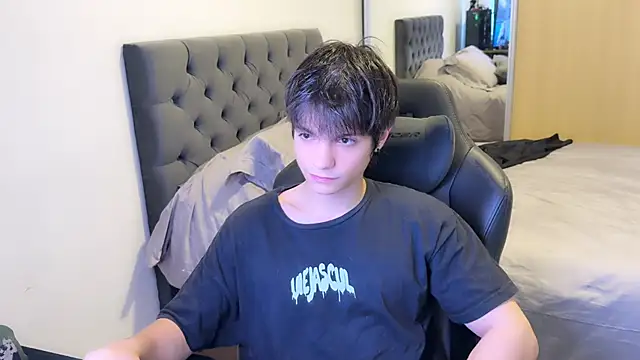 Snapshot of SasukeUhchiaa chatting on March 14, 2025, 6:18 pm SasukeUhchiaa online show from March 14, 2025, 6:18 pm