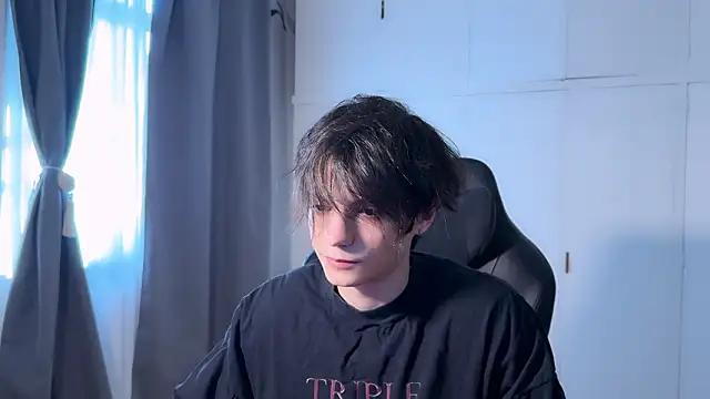 Snapshot of SasukeUhchiaa chatting on February 1, 2026, 8:40 pm SasukeUhchiaa online show from February 1, 2026, 8:40 pm