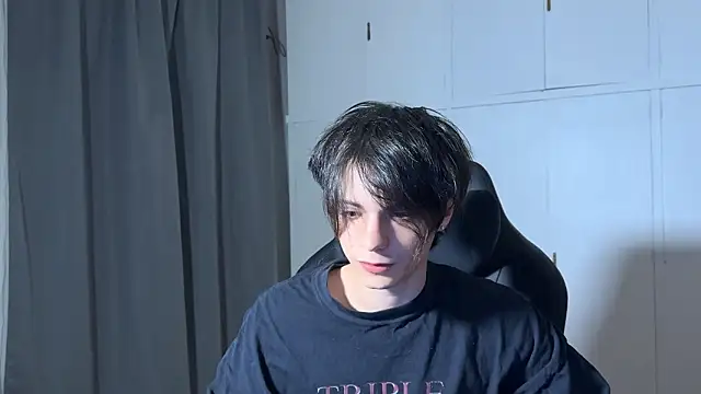 Snapshot of SasukeUhchiaa chatting on February 3, 2026, 11:32 pm SasukeUhchiaa online show from February 3, 2026, 11:32 pm